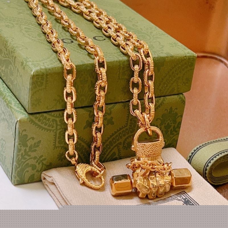 G*u*i necklaces